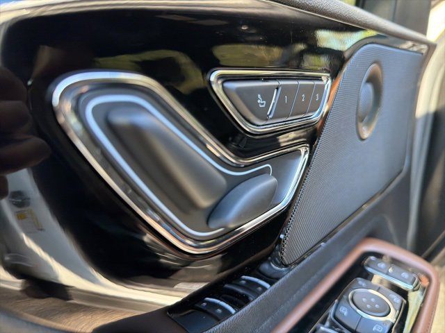 Used 2023 Lincoln Aviator Reserve w/ Equipment Group 201A image 11