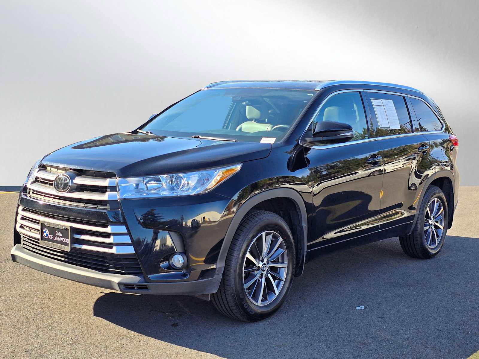 Used 2017 Toyota Highlander XLE image 7