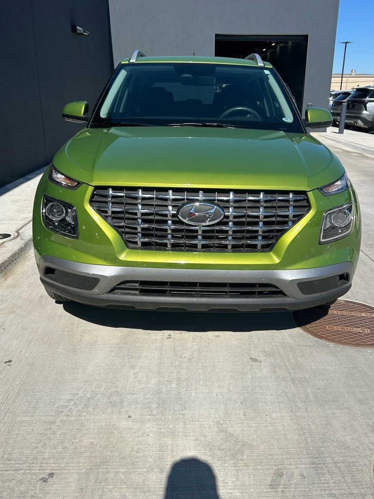 Used 2023 Hyundai Venue SEL image 2
