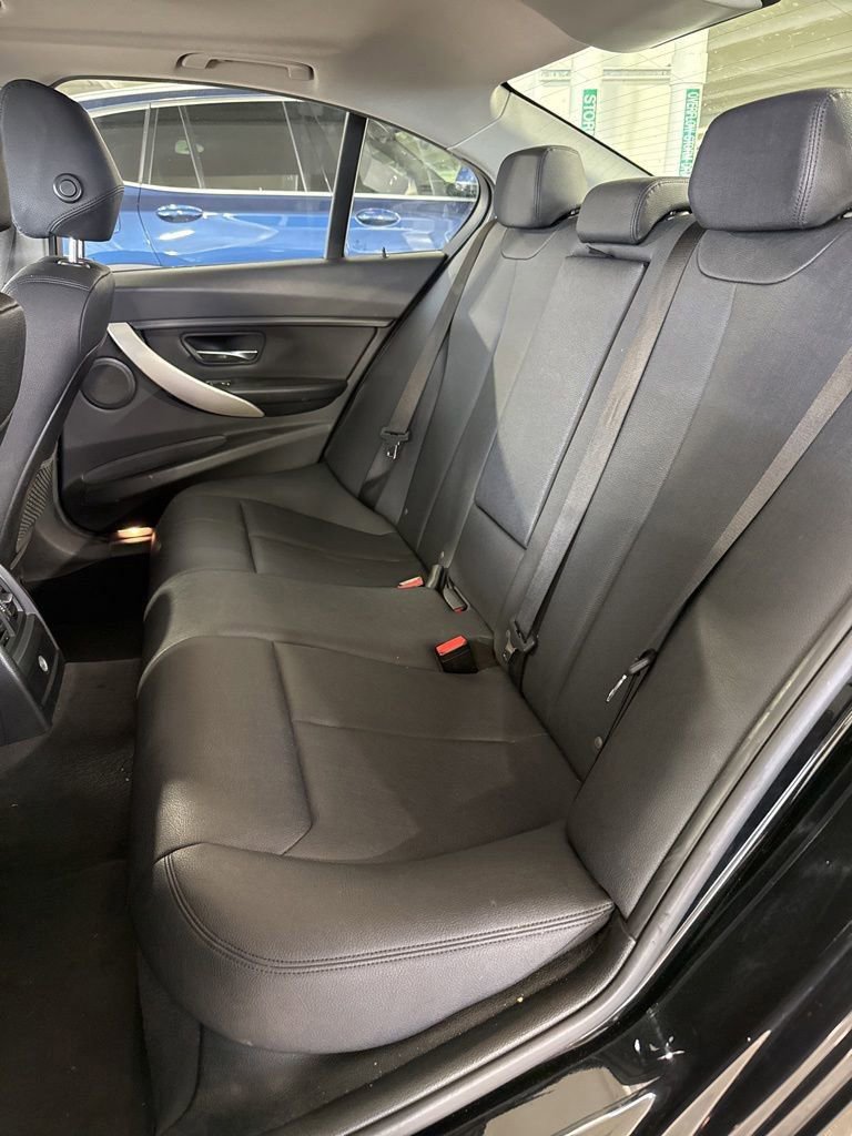 Used 2018 BMW 320i Sedan RWD image 9