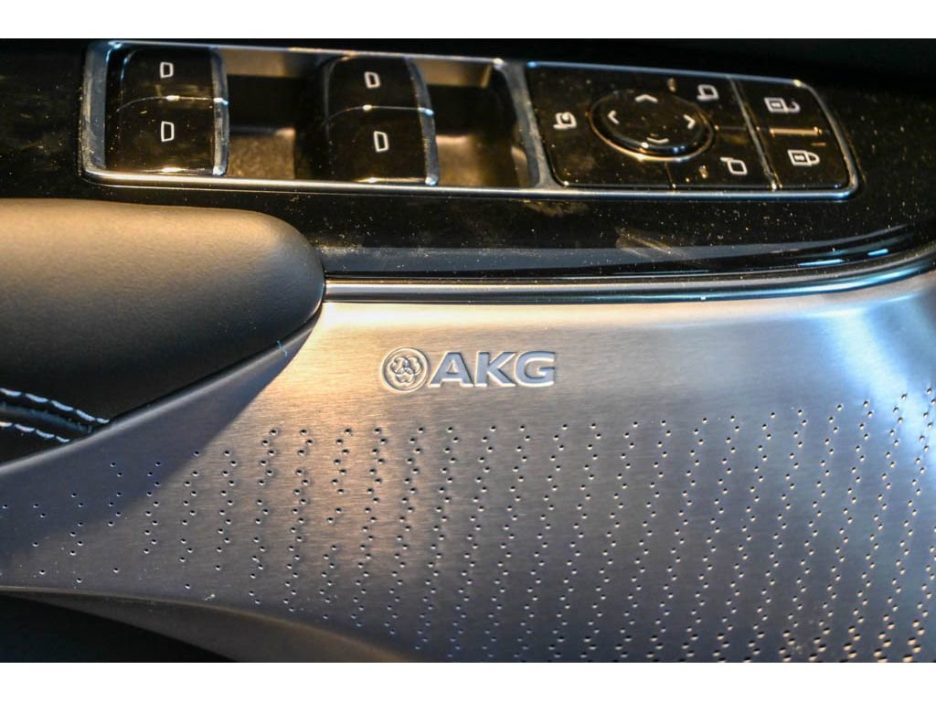 New 2026 Cadillac Lyriq V w/ Exterior Carbon Fiber Package image 18