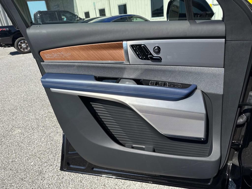 New 2026 Cadillac Vistiq Premium Luxury w/ LPO, Floor Liner Package image 17