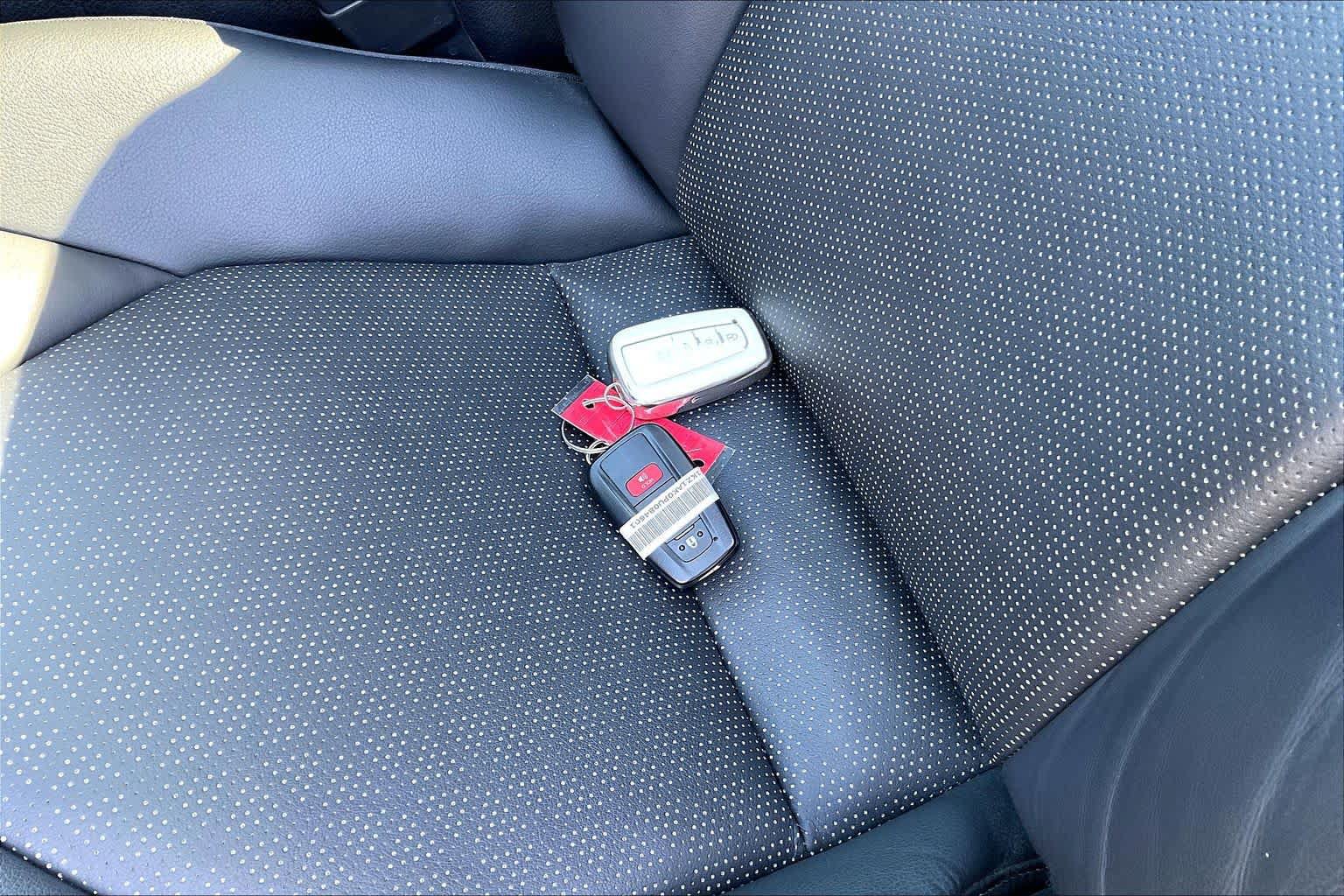 Used 2023 Toyota Camry XSE FWD image 14