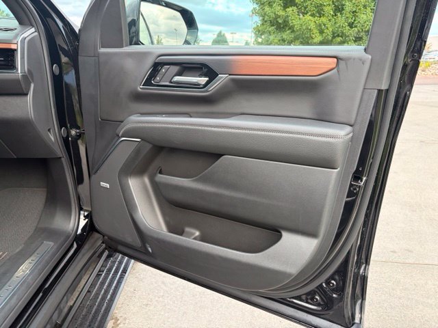 Used 2025 GMC Yukon XL Denali w/ Sun & Power Step Package AWD/4WD image 18