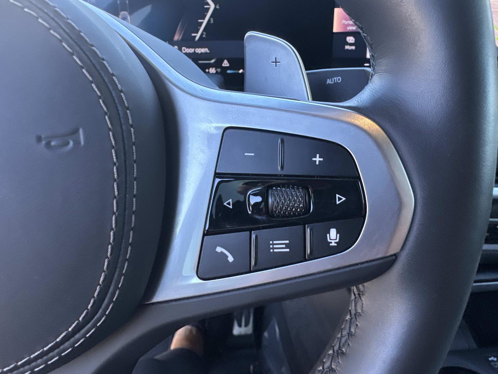 Certified 2025 BMW X6 xDrive40i image 28