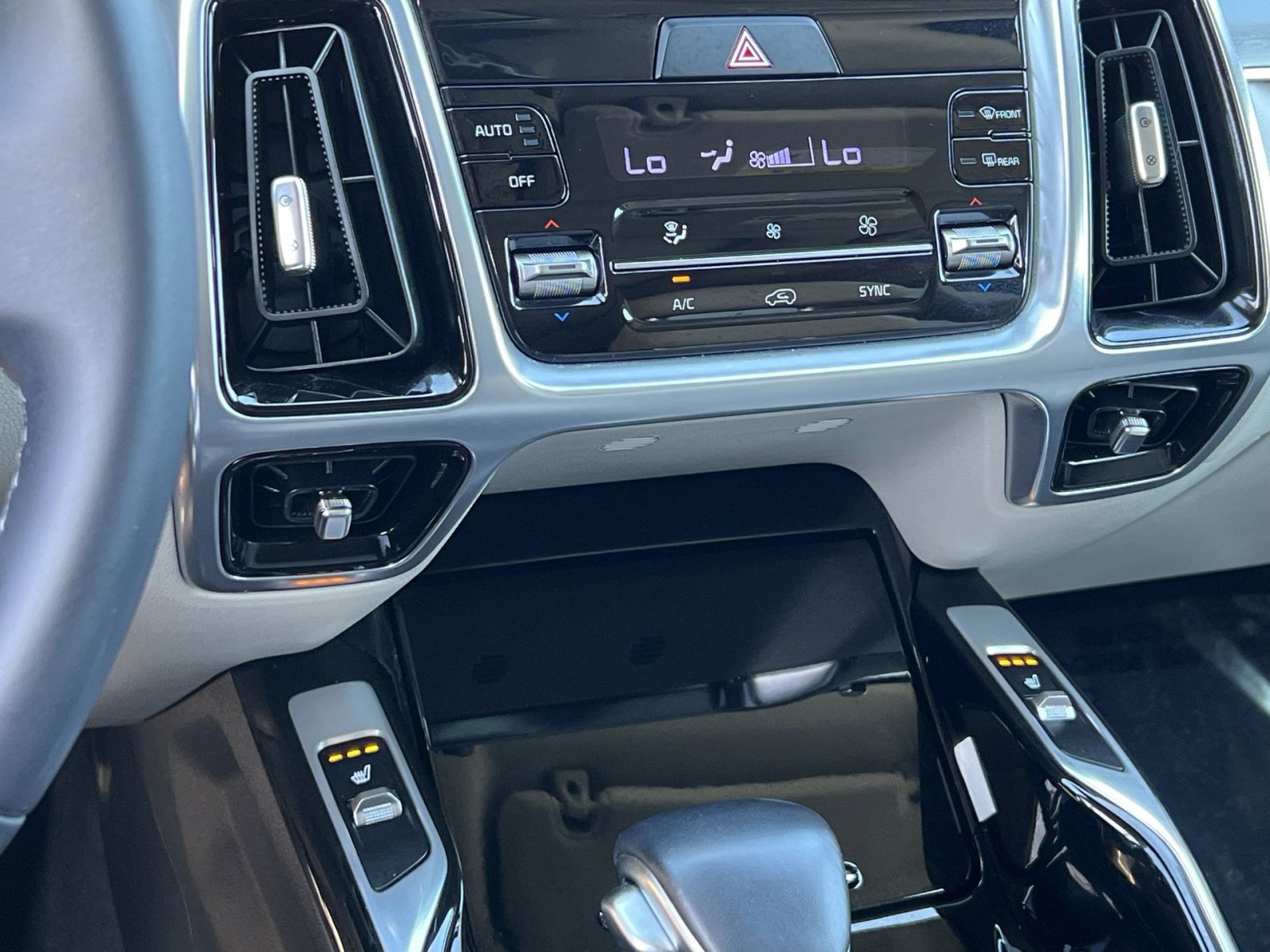 Used 2023 Kia Sorento SX image 19