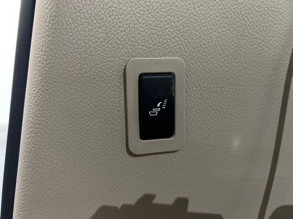 Used 2019 GMC Yukon Denali w/ Denali Ultimate Package AWD/4WD image 33