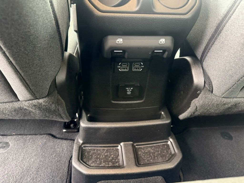 Used 2025 Jeep Wrangler Unlimited Sahara image 33