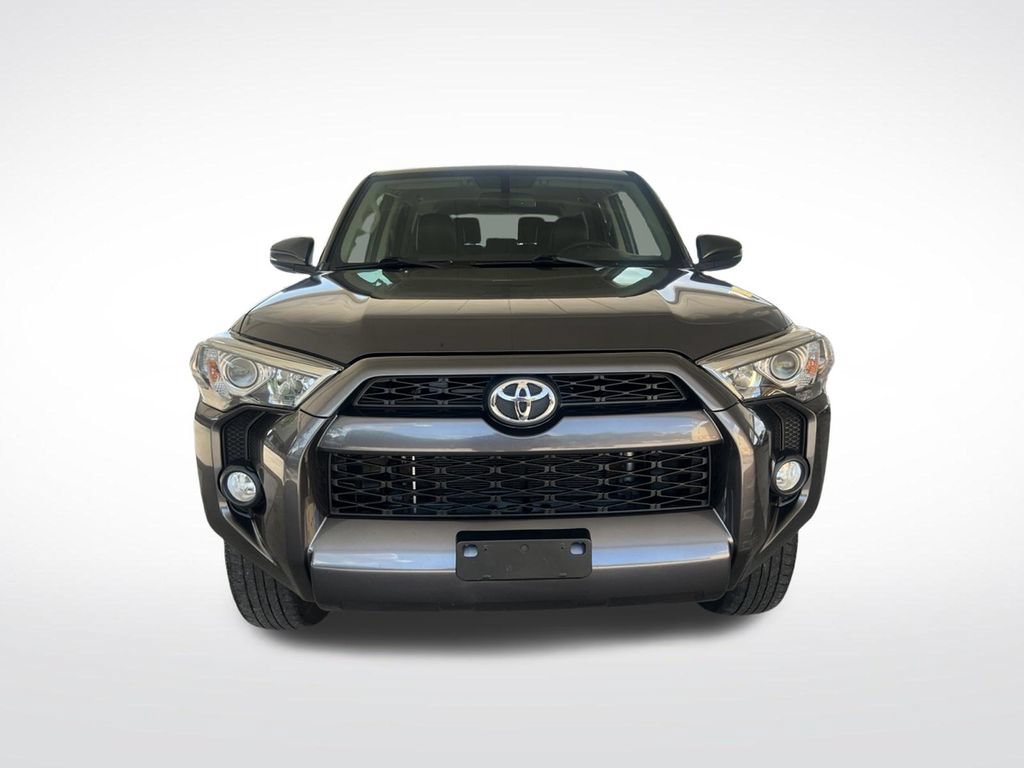 Used 2018 Toyota 4Runner SR5 Premium AWD/4WD image 2