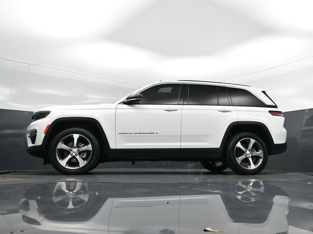 Used 2024 Jeep Grand Cherokee Limited w/ Luxury Tech Group II image 41