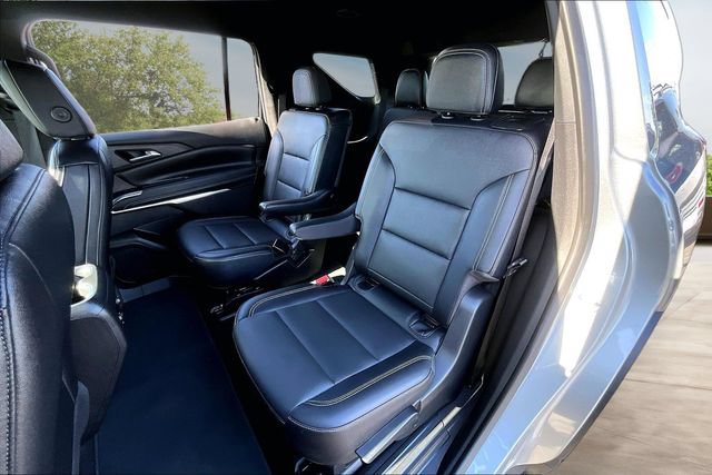 Used 2025 Chevrolet Traverse LT FWD image 22