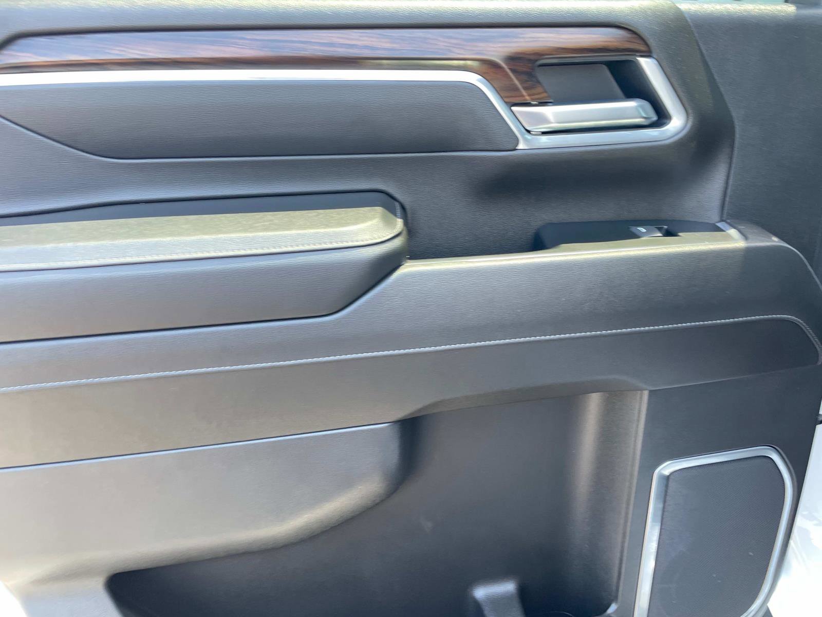 Used 2025 GMC Sierra 2500 SLT w/ SLT Premium Package image 25