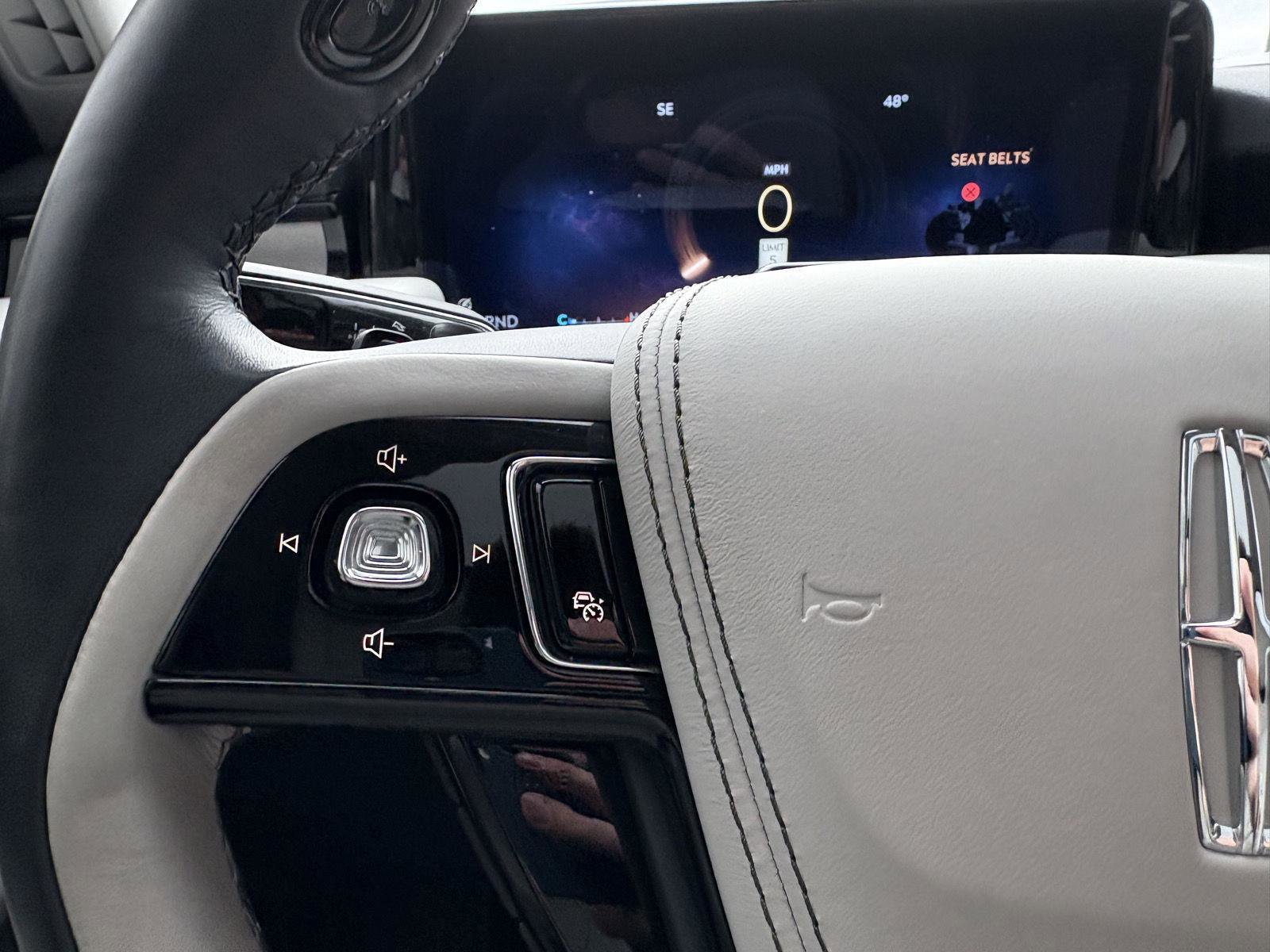 Used 2025 Lincoln Aviator Reserve w/ Equipment Group 201A image 10