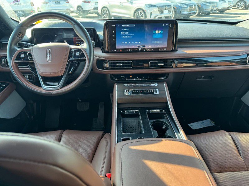 Certified 2025 Lincoln Aviator Reserve w/ Equipment Group 201A image 9