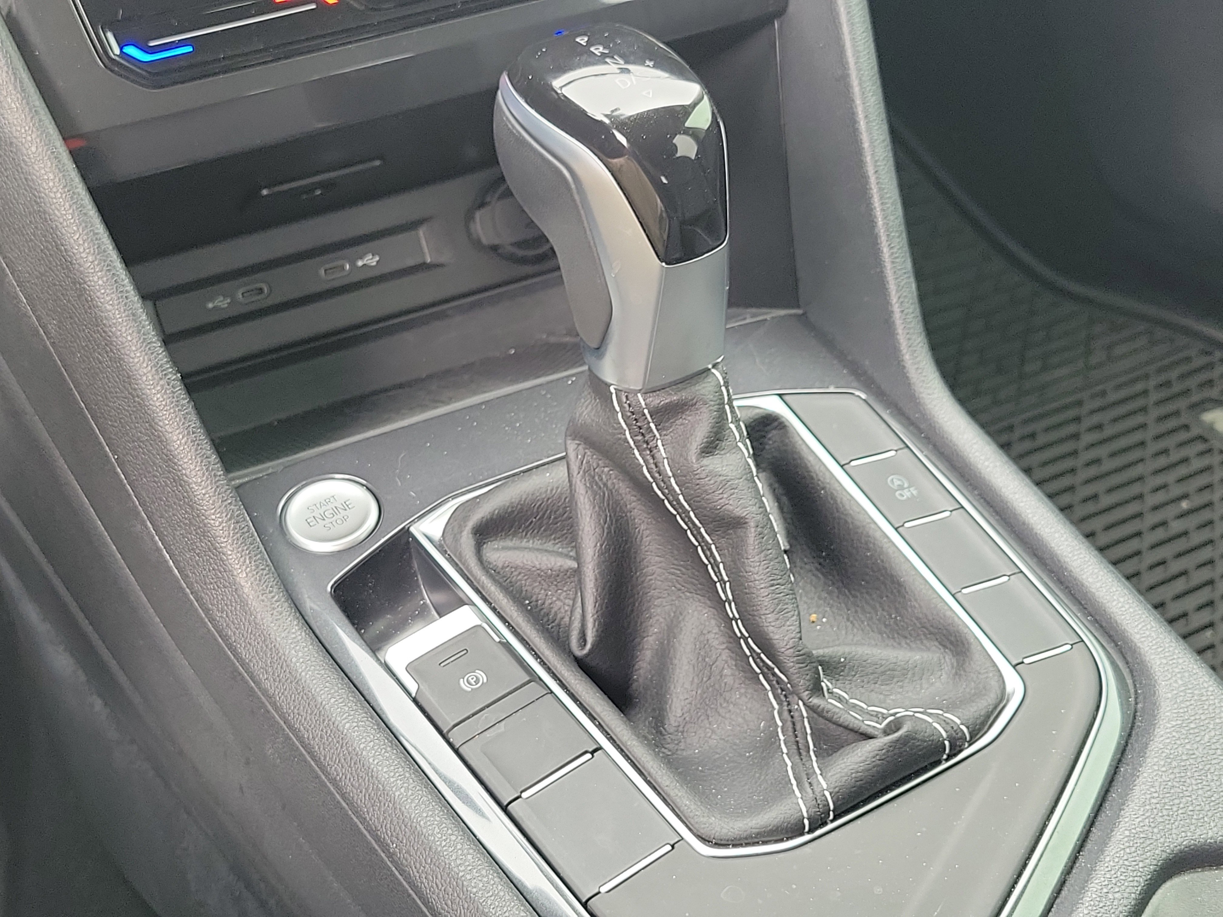 Used 2024 Volkswagen Tiguan SE image 29