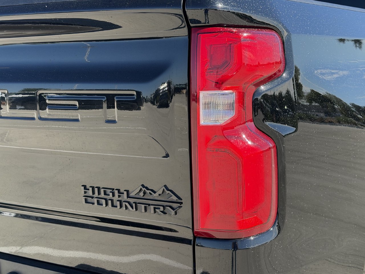 Used 2020 Chevrolet Silverado 1500 High Country w/ Technology Package AWD/4WD image 7