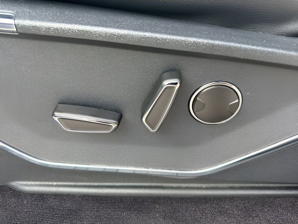 Used 2022 Ford F150 Lightning Lariat w/ Equipment Group 511A High image 10