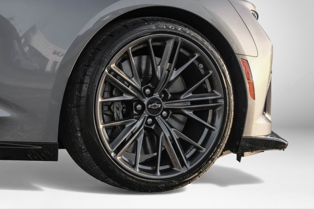 Used 2020 Chevrolet Camaro ZL1 image 60