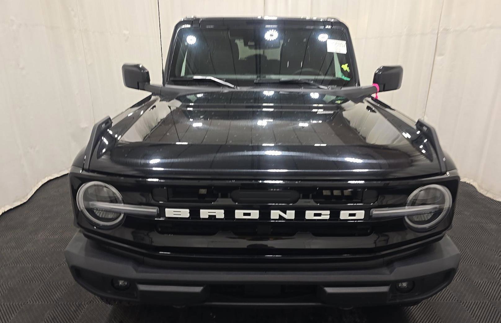 Used 2025 Ford Bronco Outer Banks AWD/4WD image 2