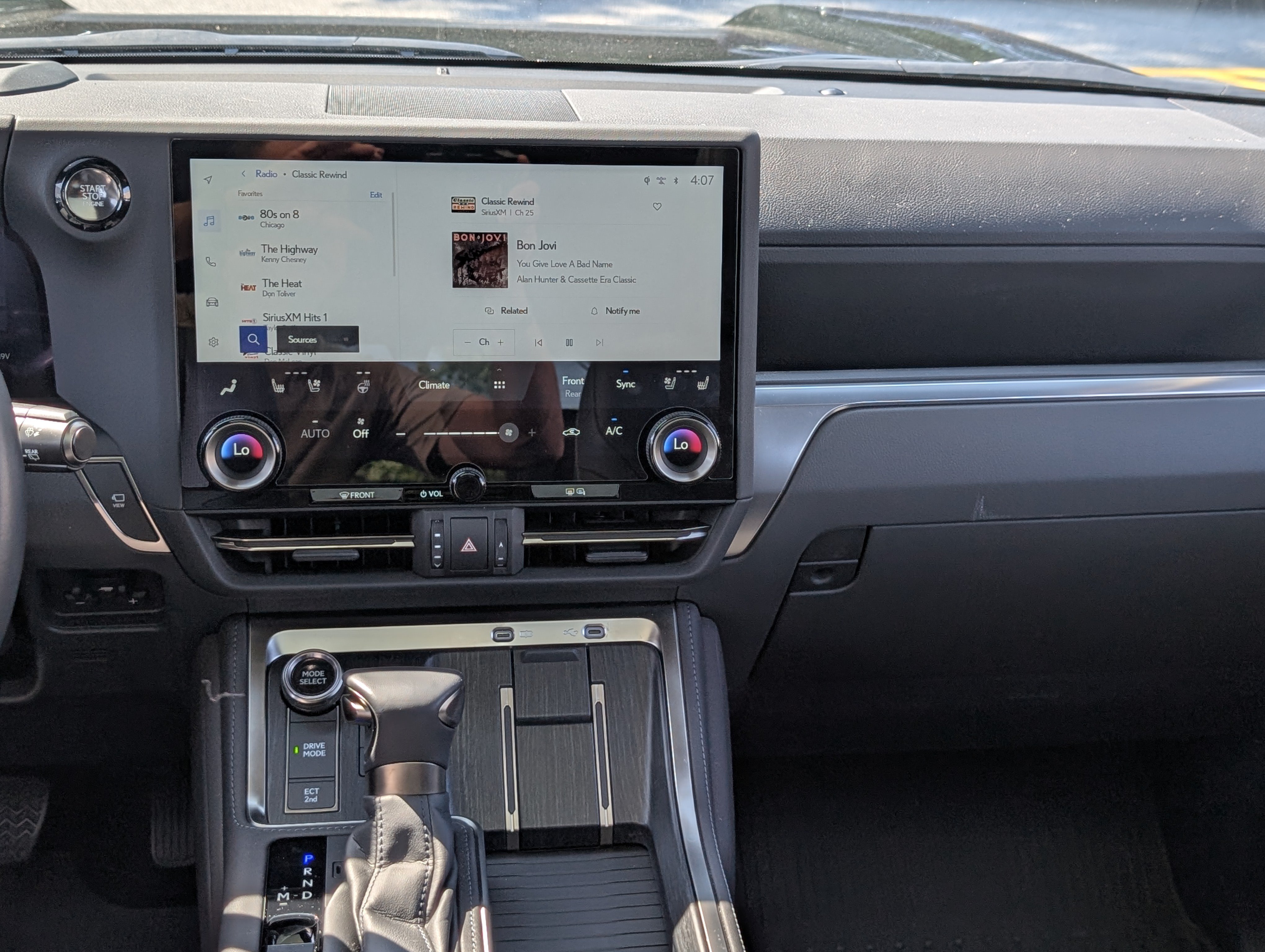 Used 2025 Lexus GX 550 w/ Accessory Package (2T) AWD/4WD image 20