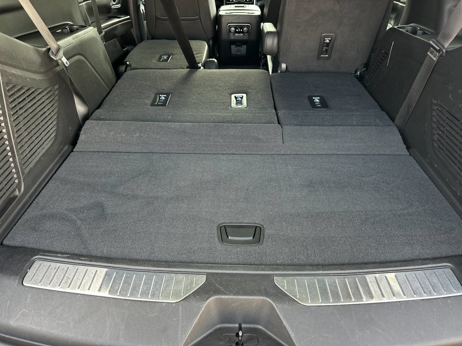 Used 2022 Chevrolet Tahoe RST w/ Luxury Package AWD/4WD image 16