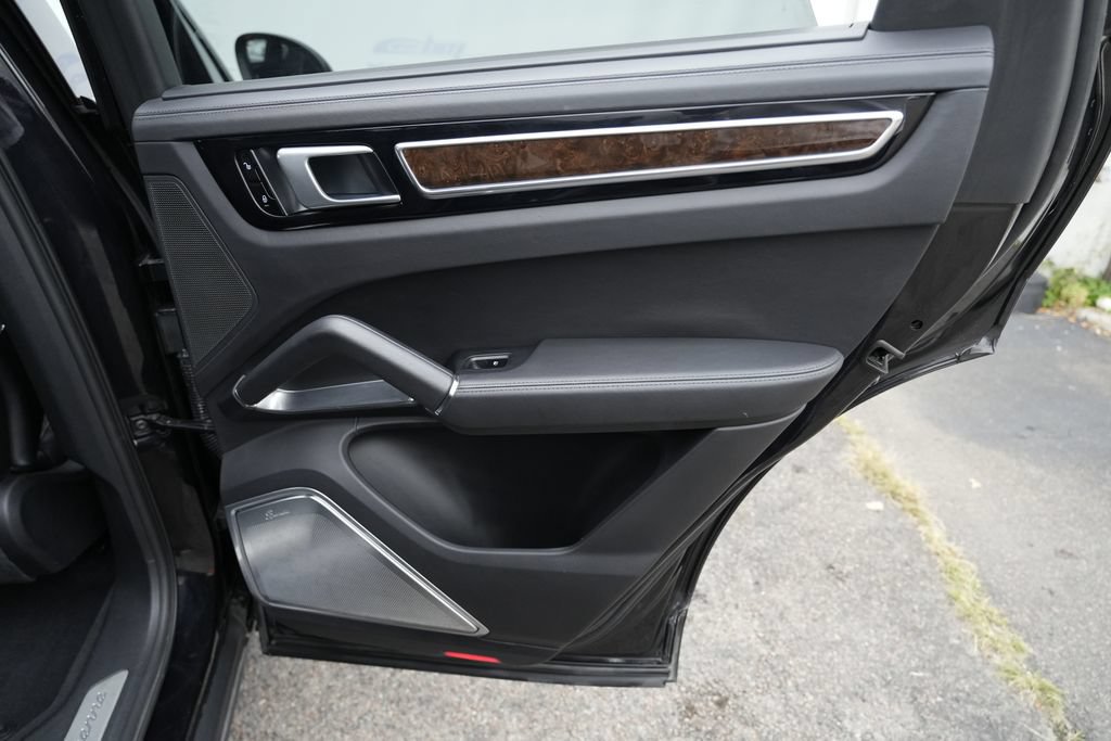 Used 2019 Porsche Cayenne Turbo AWD/4WD image 41