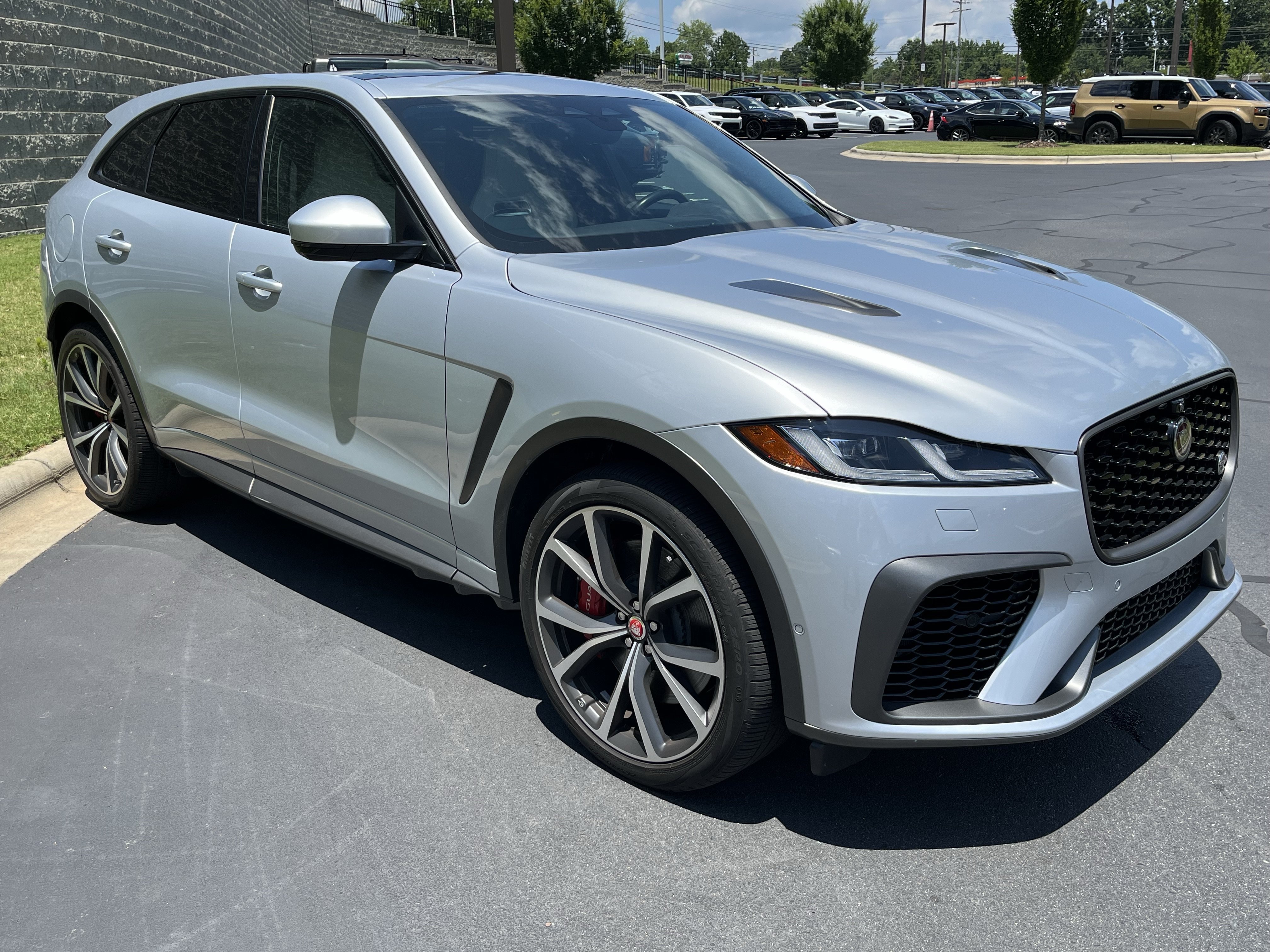 Used 2022 Jaguar F-PACE SVR AWD/4WD image 16
