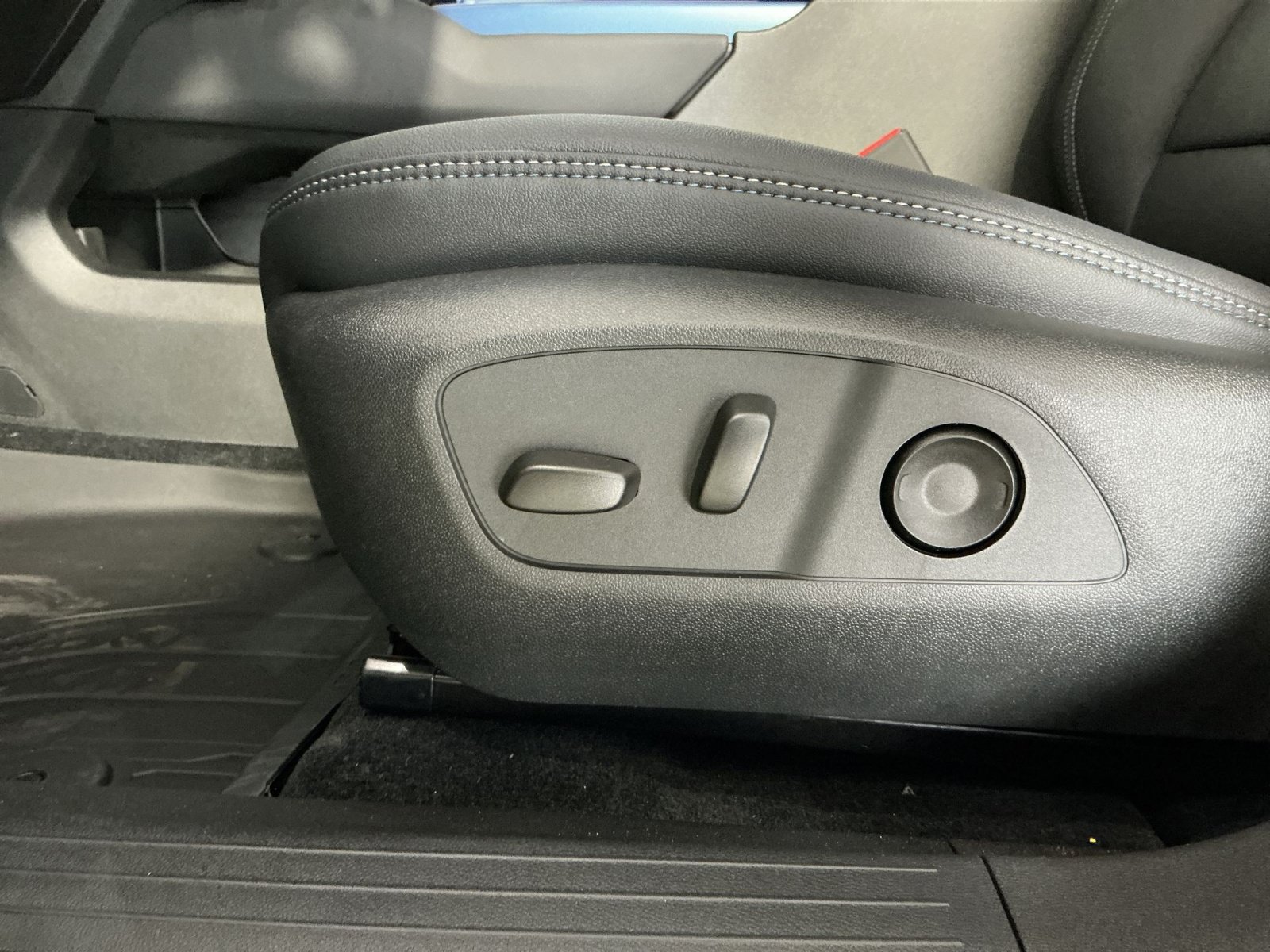 New 2026 Chevrolet Equinox EV LT w/ Convenience Package II FWD image 22
