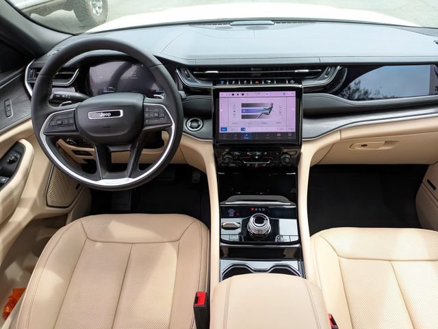 Used 2022 Jeep Grand Cherokee Limited 4xe w/ Luxury Tech Group II AWD/4WD image 17