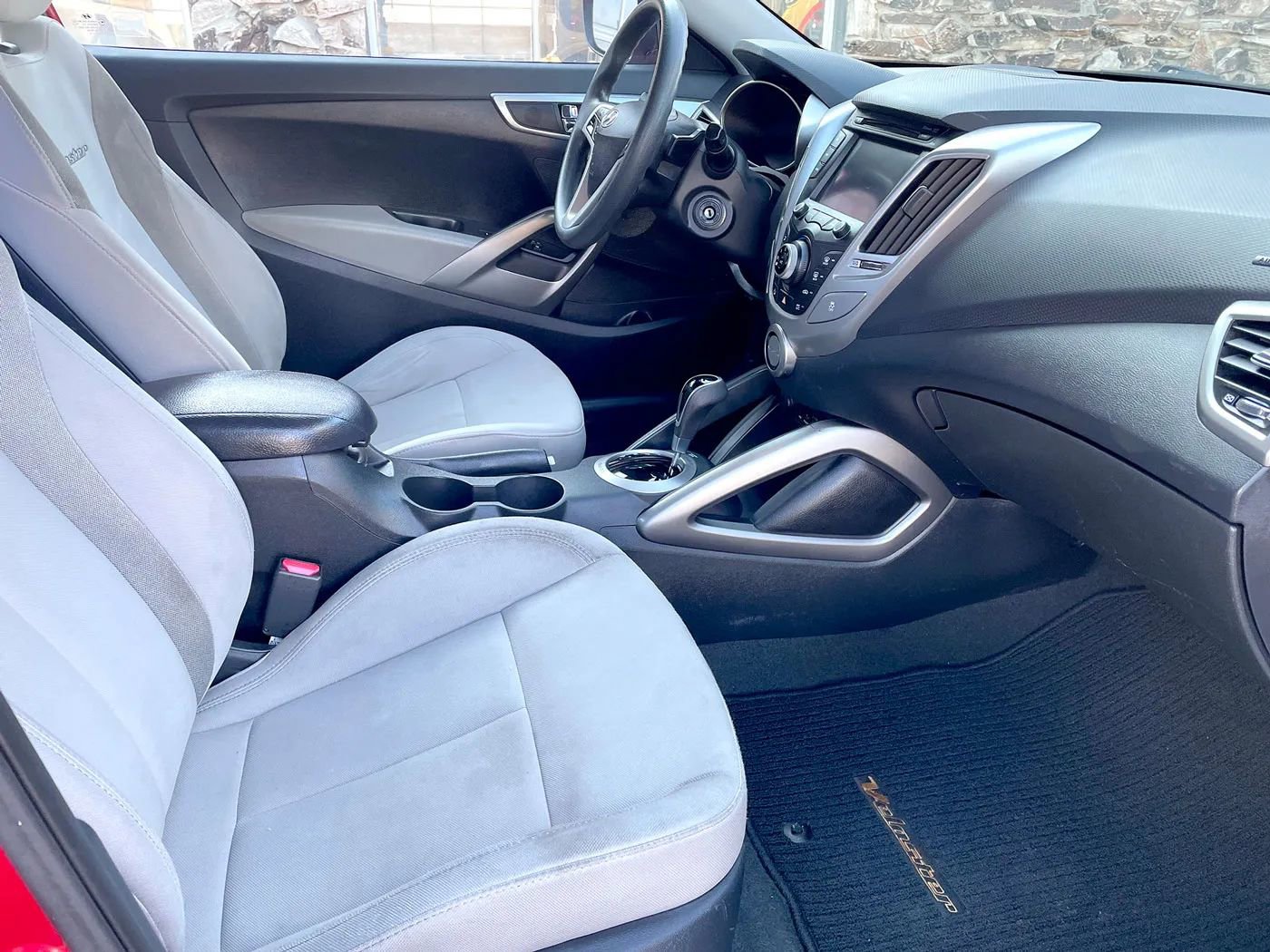 Used 2013 Hyundai Veloster image 12