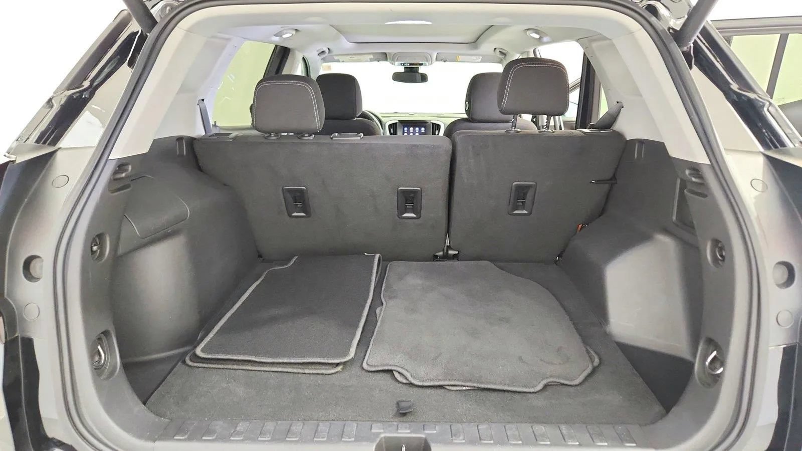 Used 2023 GMC Terrain SLE w/ Driver Convenience Package FWD image 37