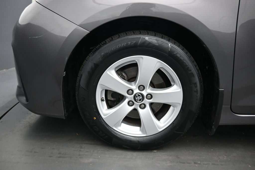 Used 2018 Toyota Sienna LE w/ Carpet Mat Package FWD image 59