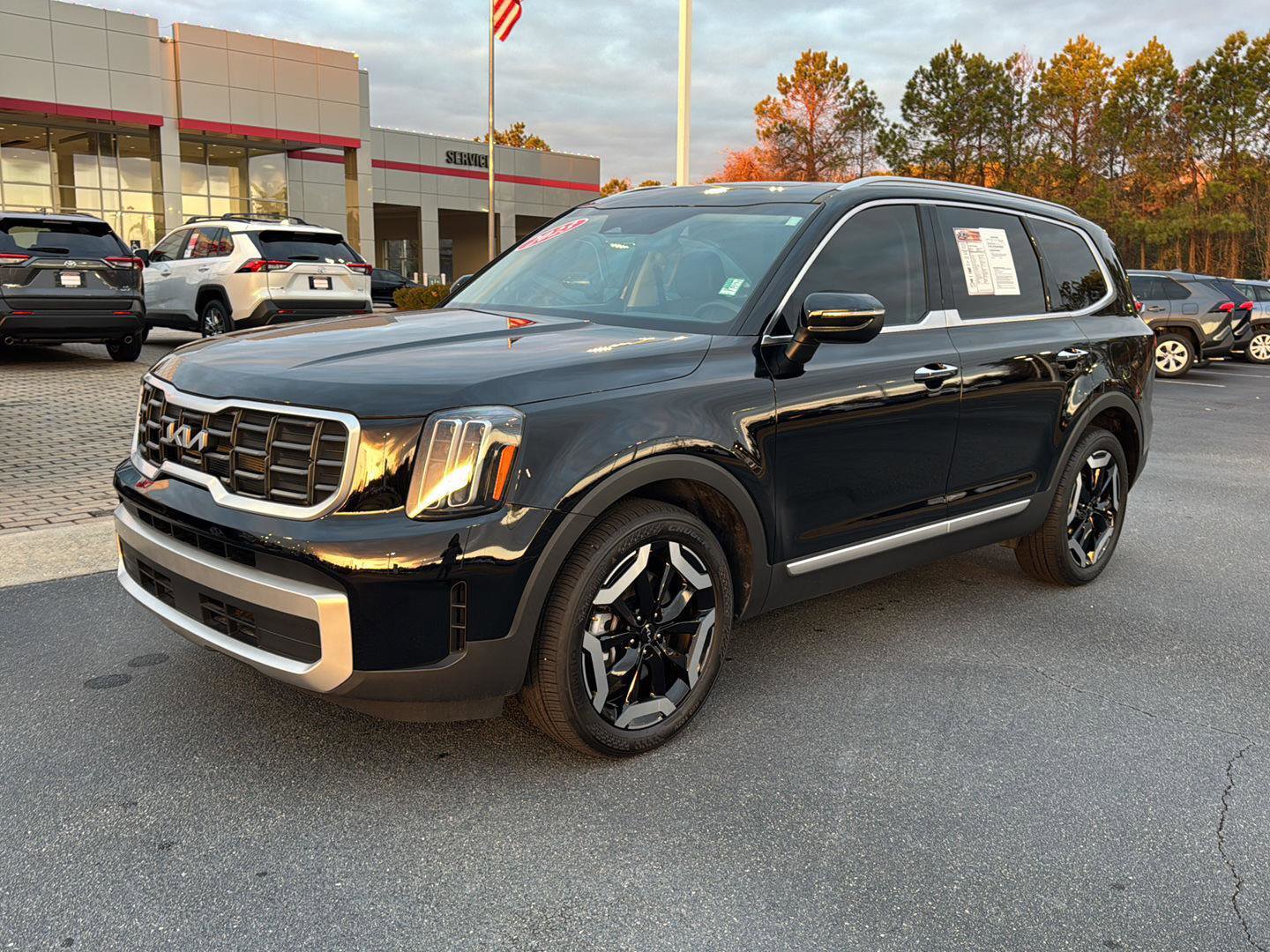 Used 2023 Kia Telluride S w/ S Sunroof Package image 2
