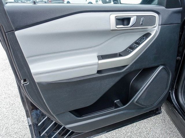 Used 2023 Ford Explorer XLT w/ Equipment Group 202A image 10
