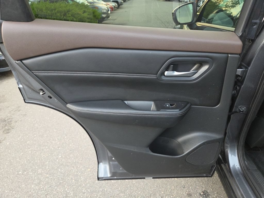 Certified 2023 Nissan Rogue SL AWD/4WD image 32