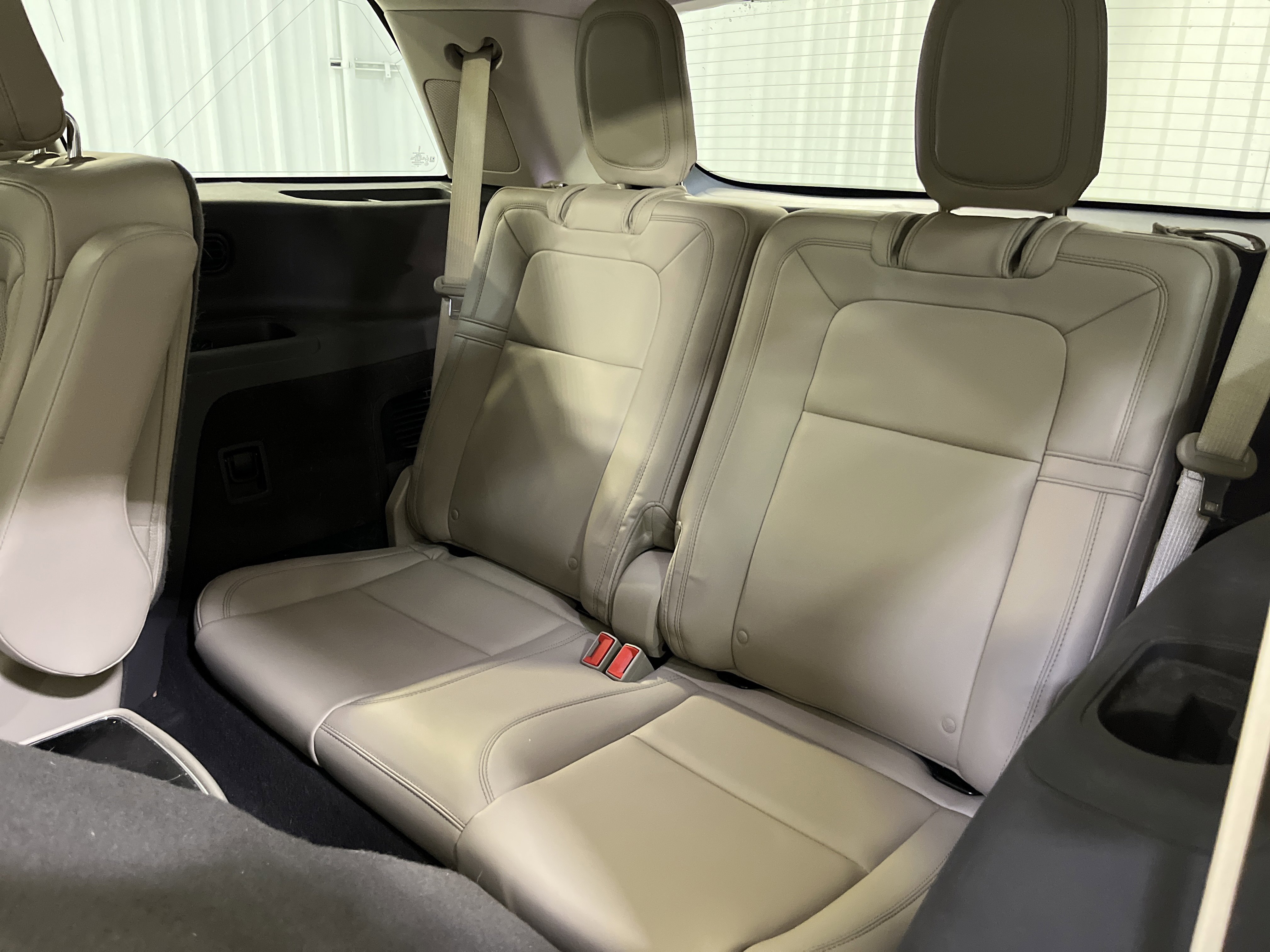 Used 2020 Lincoln Aviator Reserve w/ Equipment Group 202A image 11