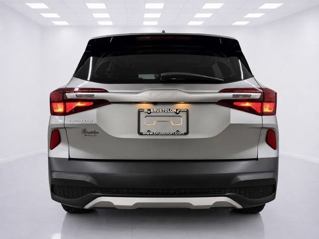 Used 2023 Kia Seltos LX AWD/4WD image 7
