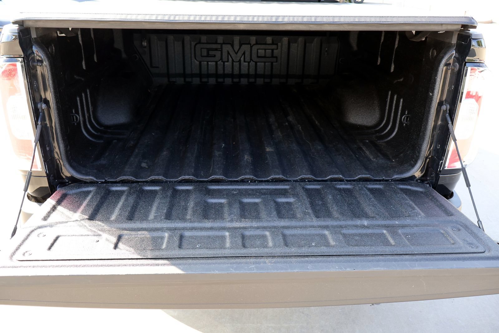 Used 2022 GMC Canyon Elevation w/ Elevation Premium Package AWD/4WD image 10