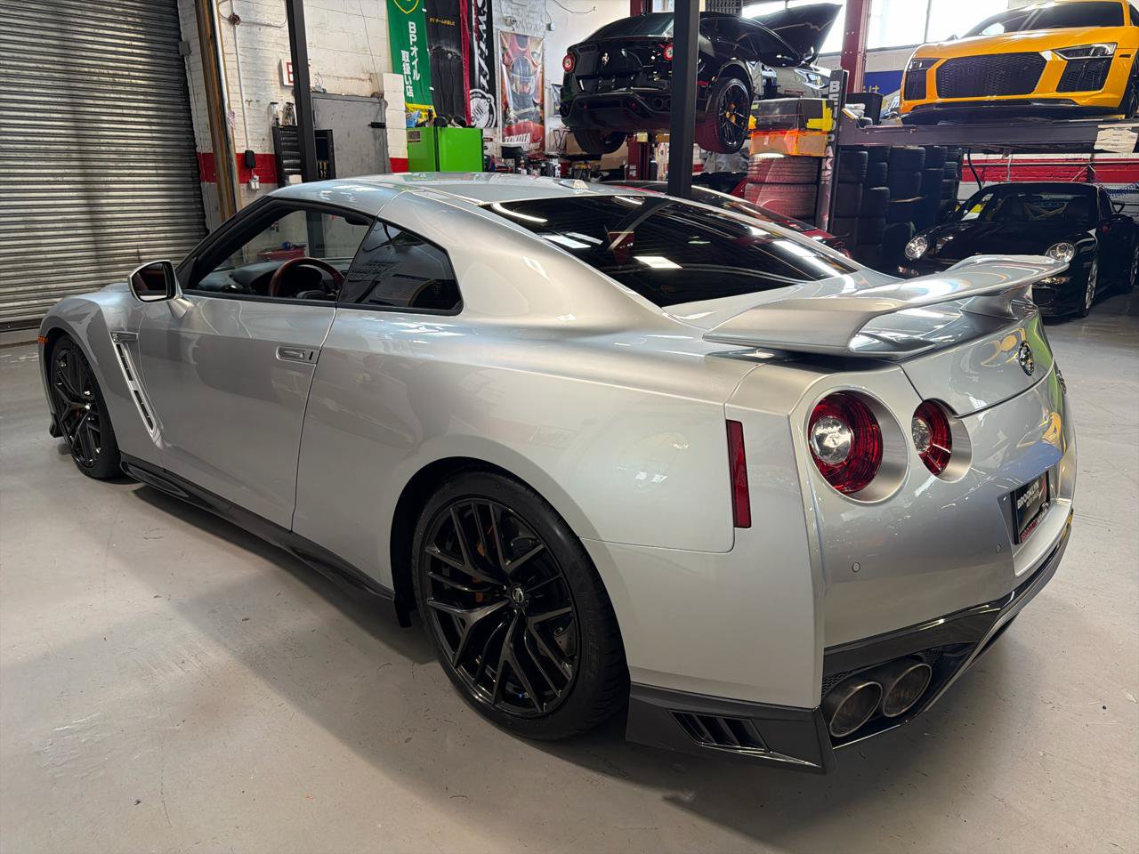 Used 2018 Nissan GT-R Premium w/ Premium Interior Package AWD/4WD image 9