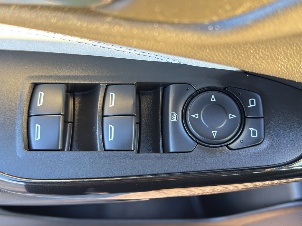 Used 2024 Chevrolet Trax LT w/ Sunroof Package image 12