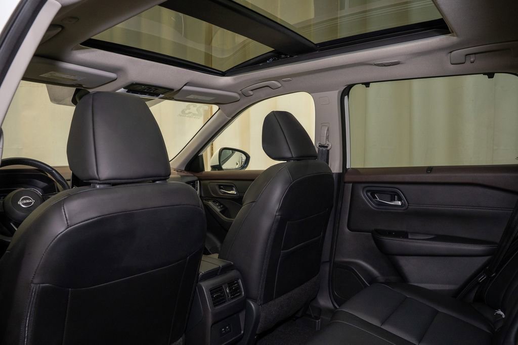 Used 2023 Nissan Rogue SV w/ SV Premium B Package image 10