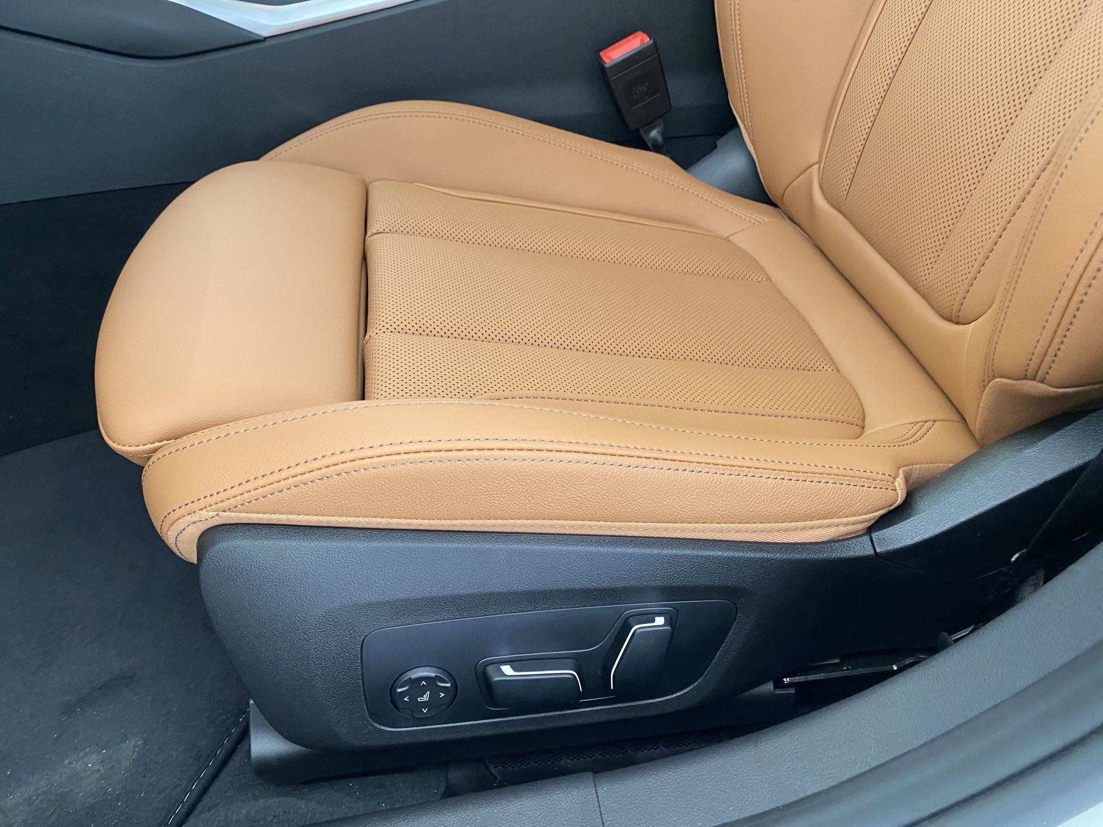 Used 2025 BMW 330i xDrive Sedan w/ Convenience Package image 12