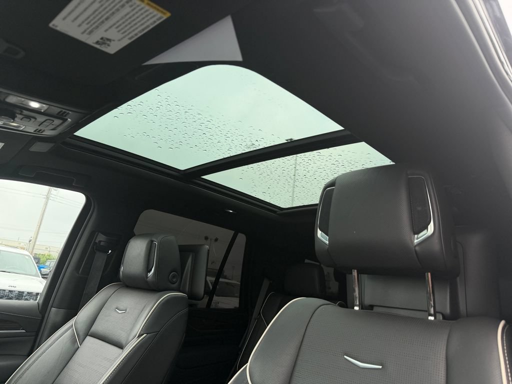 Used 2021 Cadillac Escalade Premium Luxury w/ LPO, Illumination Package AWD/4WD image 16
