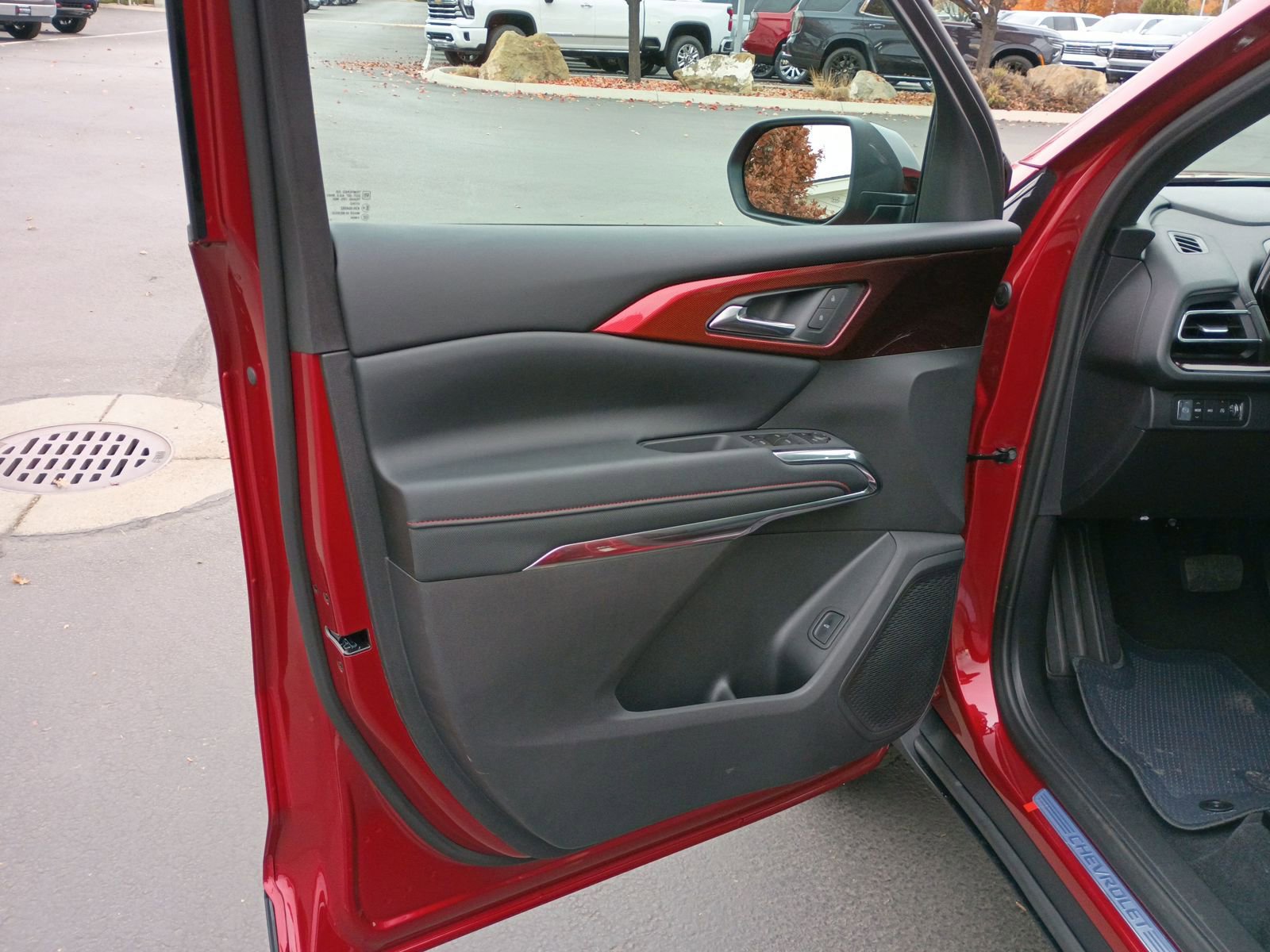 New 2026 Chevrolet Traverse Z71 w/ Driver Confidence Package image 30