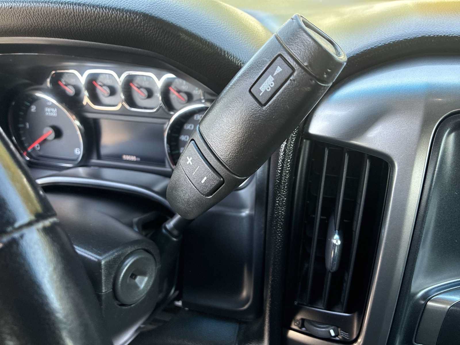 Used 2018 Chevrolet Silverado 1500 LT w/ LT Fleet Convenience Package AWD/4WD image 19