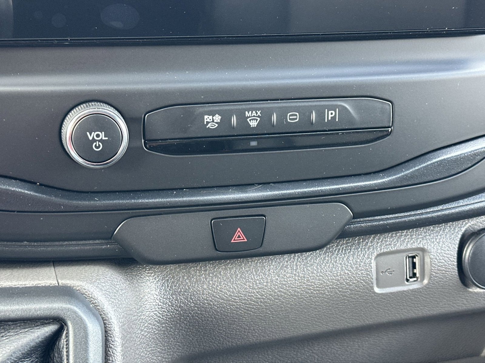 New 2026 Ford Transit 250 148 Medium Roof w/ Load Area Protection Package image 26