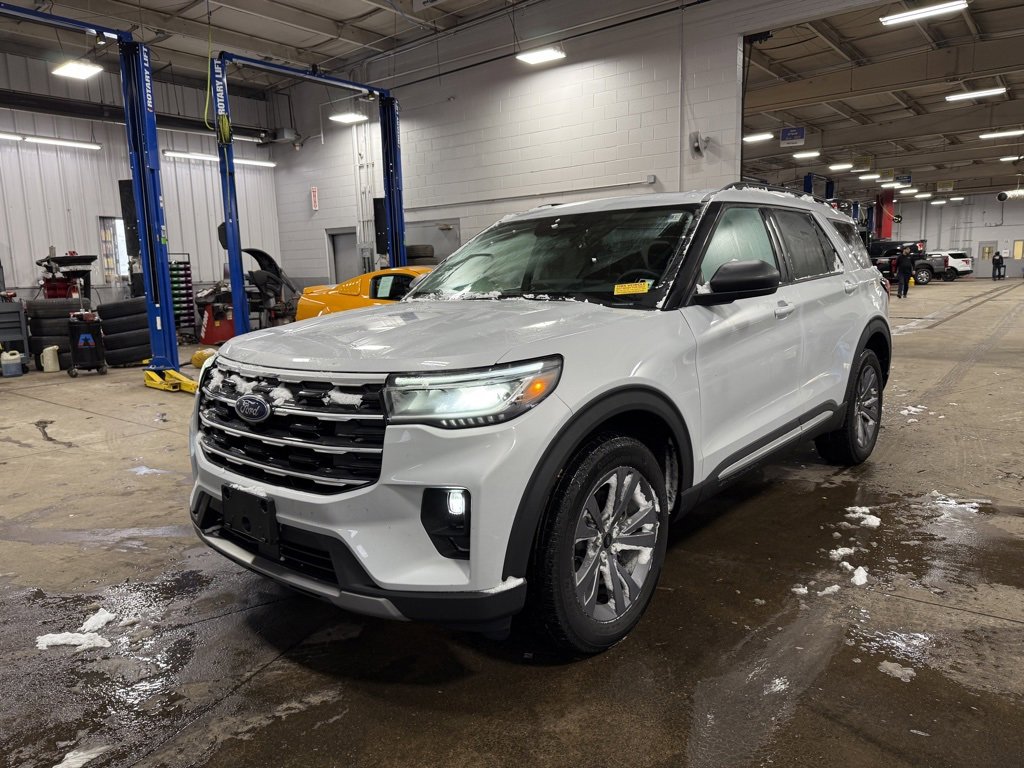 Used 2025 Ford Explorer Active w/ Active Comfort Package image 9