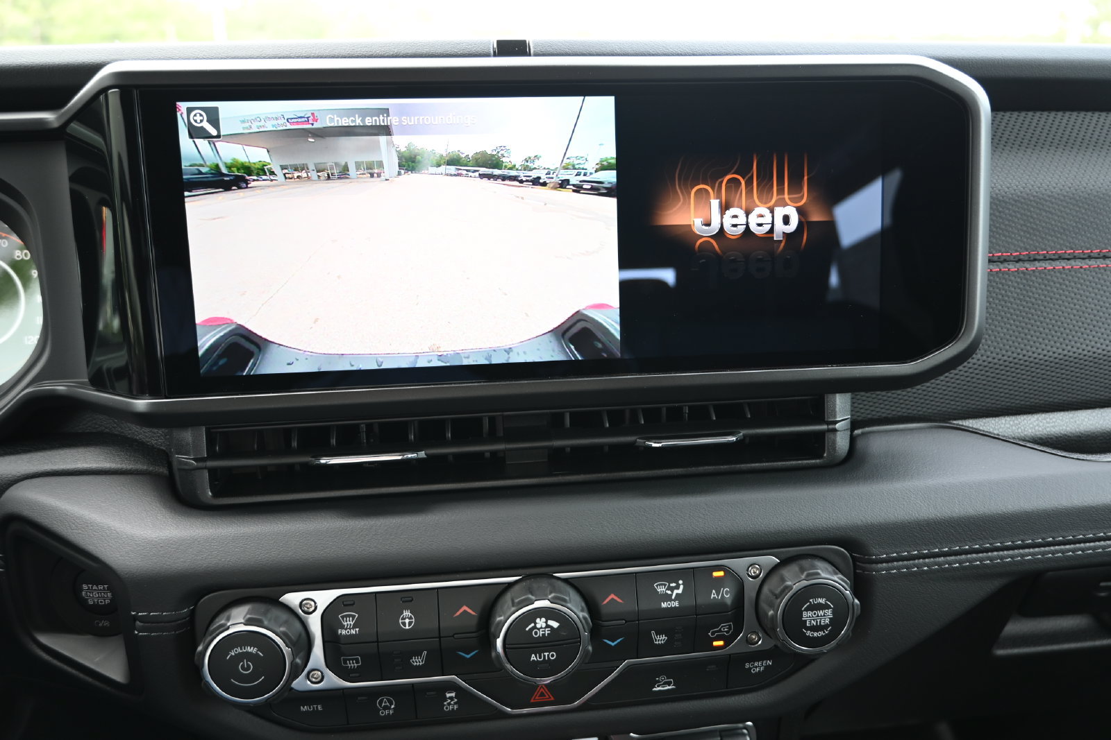 New 2026 Jeep Gladiator Rubicon w/ Steel Power Dome Hood Package AWD/4WD image 16