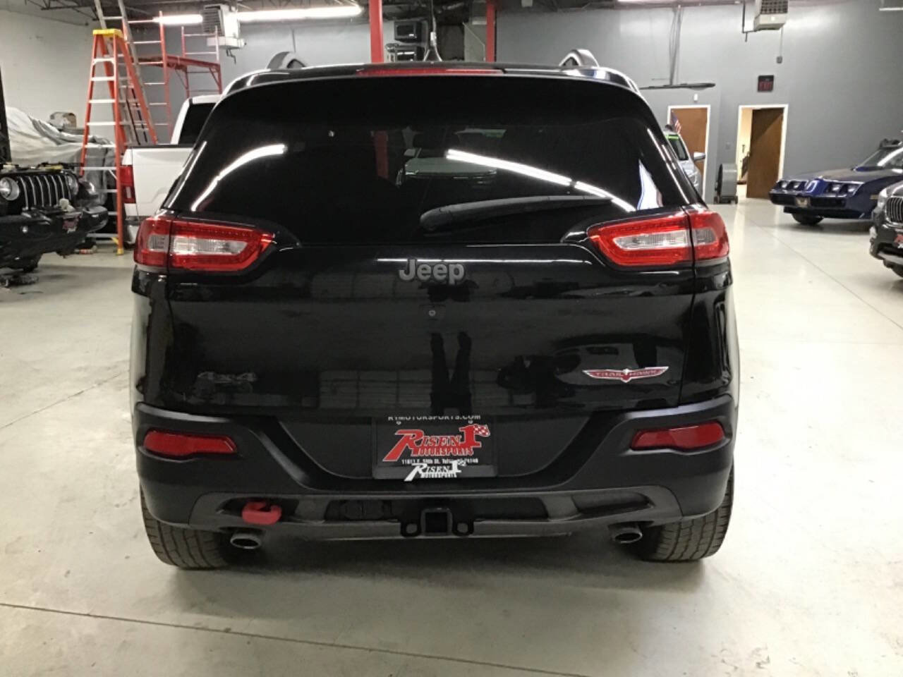 Used 2015 Jeep Cherokee Trailhawk w/ Comfort/Convenience Group AWD/4WD image 5
