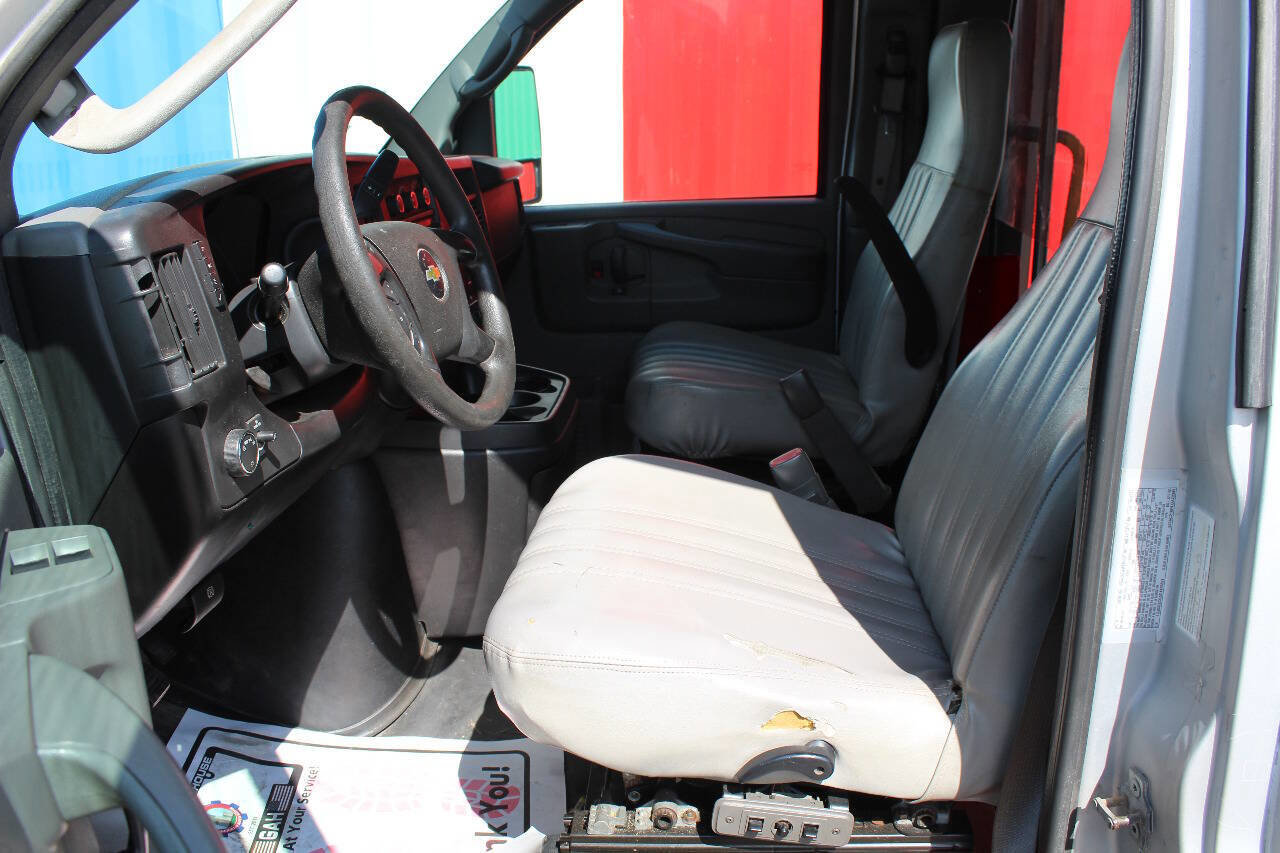 Used 2012 Chevrolet Express 3500 w/ Shuttle Bus Package RWD image 11
